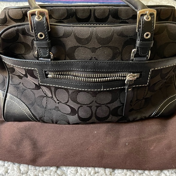 Coach Signature Hampton Bag Signature Canvas Shoulder Bag - Picture 2 of 8